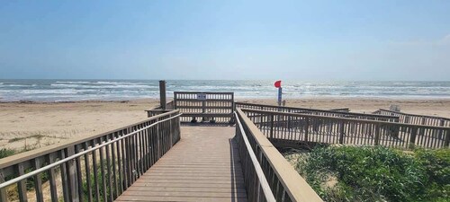 3rd Flr Beachview Luxe - Elevator - Pool - BBQ