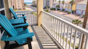 Huoneisto, useita sänkyjä, parveke, osittainen valtamerinäköala (Cora Lee Beachview) | Ulkoalueet