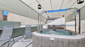 Bain à remous extérieur