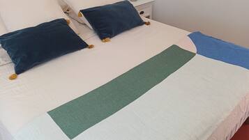 WiFi, bed sheets