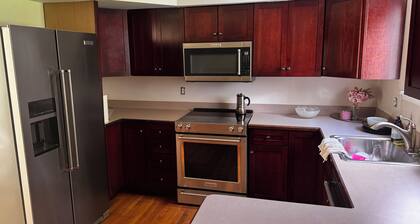3 Bedroom 2 Bath, quiet and close to everything
