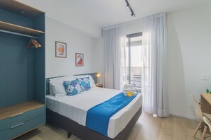 1 chambre, bureau, fer et planche à repasser, accès au Wi-Fi (inclus)
