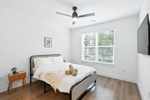 2 chambres, fer et planche à repasser, Wi-Fi gratuit, draps fournis