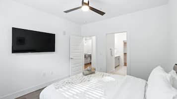 2 bedrooms, desk, iron/ironing board, free WiFi