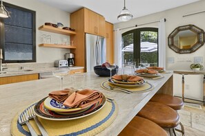 Fridge, microwave, stovetop, dishwasher