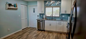 Micro-ondes, four, plaque de cuisson, lave-vaisselle