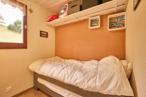 1 Schlafzimmer, Bügeleisen/Bügelbrett