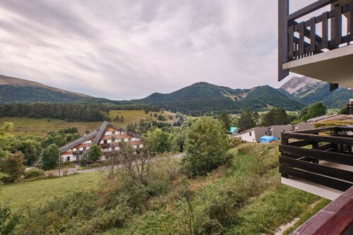 Apartment 'Le Serpaton' with Mountain View and Balcony