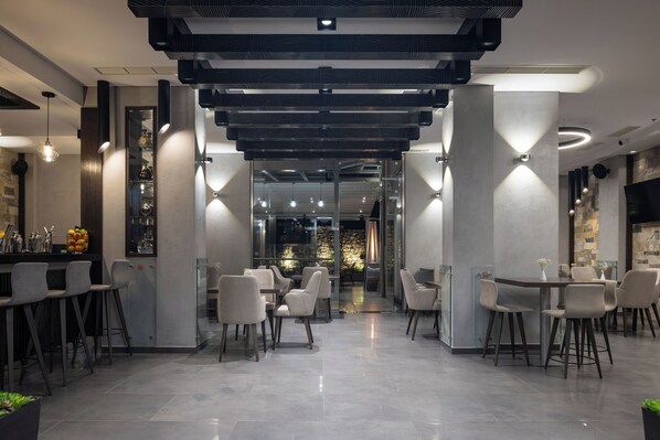 Restaurant - Piccadilly House (Arta)