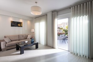 Superior Apartment, Balcony, Garden View | Living area