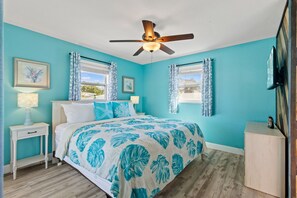 3 bedrooms, iron/ironing board, travel crib, WiFi - Spacious Largo Home w/ Pool, Game Room, Near Beach (Largo)