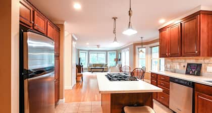 4BR, 3.5 BA, Kid-Friendly, Private, A/C, 5min to Beach