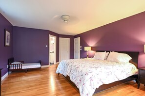 4 dormitorios, tabla de planchar con plancha, Internet y ropa de cama