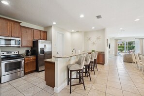 Mikrovågsugn, ugn, spishäll och diskmaskin