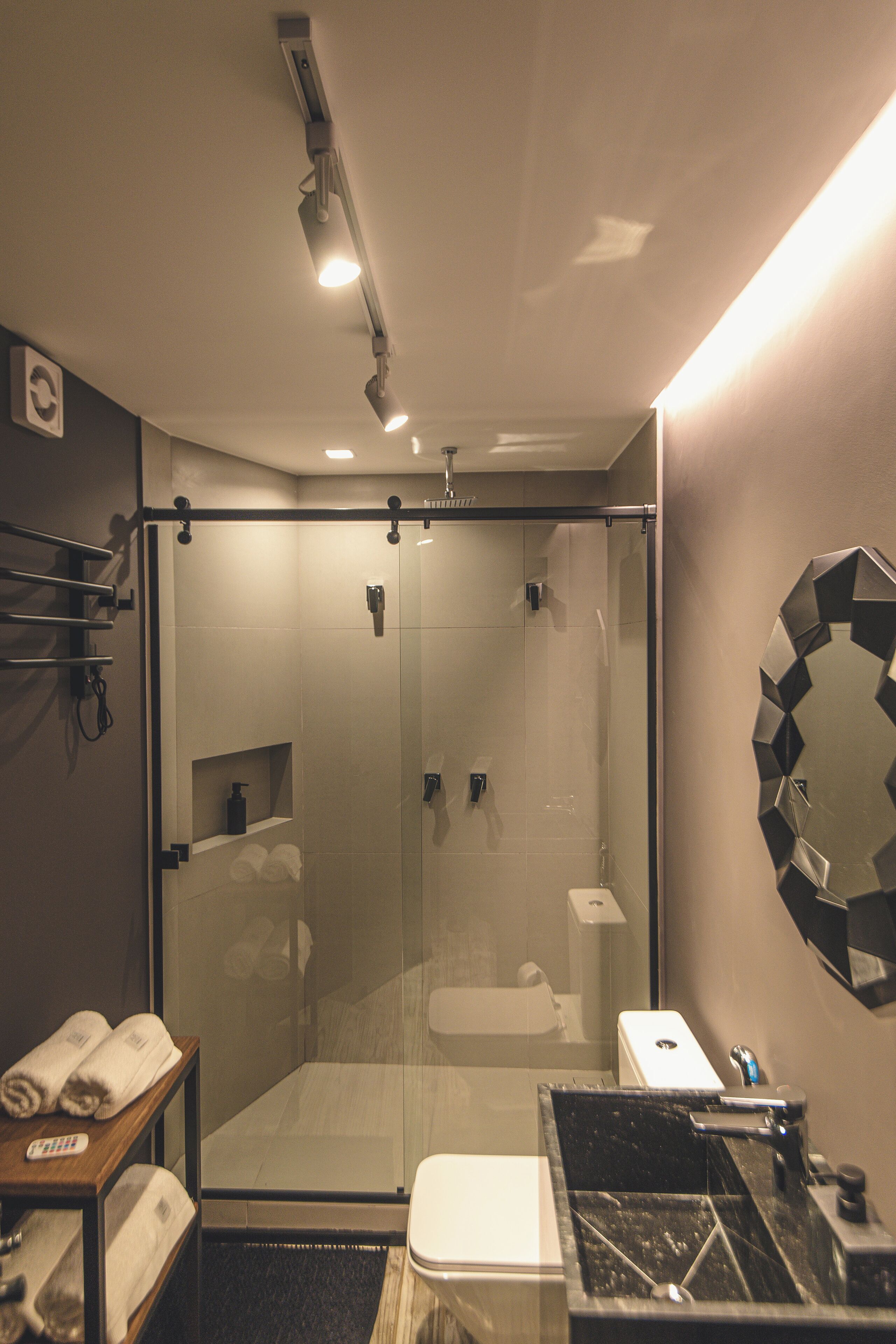 Jetted bath, hair dryer, bidet, towels