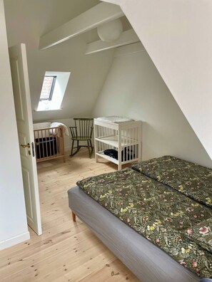 2 chambres, fer et planche à repasser