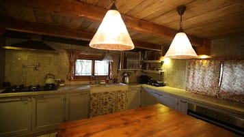 Micro-ondes, four, plaque de cuisson, lave-vaisselle