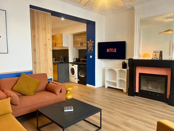 100-公分智慧型電視，提供數位頻道