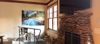 FivePine Lodge & Cabins - Romance Cabin