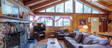 Smart TV, fireplace