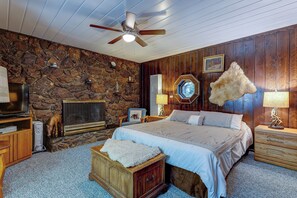 Unclassified image, 4 of 15, button - Beautiful mountain home is located 0.7 miles from the heart of Idyllwild. Hot tub ,seclusion,pet friendly and Hot tub (Idyllwild)