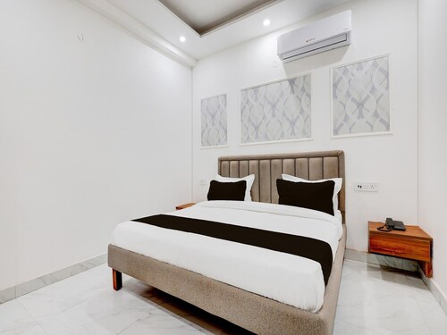 Hotel O Sarai Metro Station