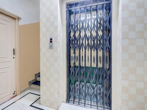 House | Reception