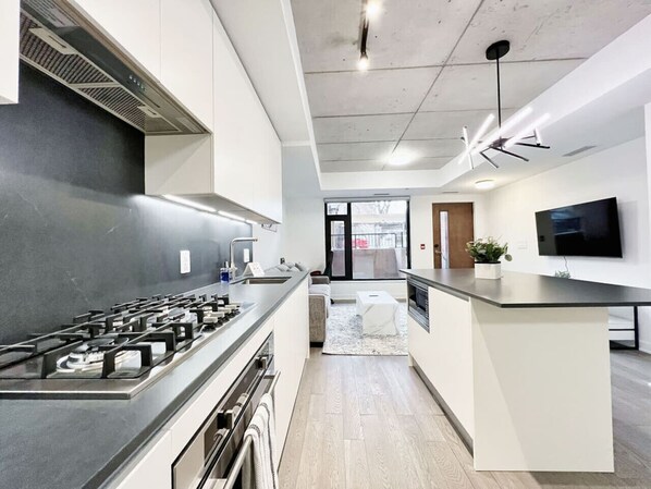 Fridge, microwave, oven, stovetop