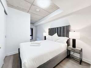 3 عدّة غرف نوم ومكتب ومكواة/لوح كي وسرير سفر