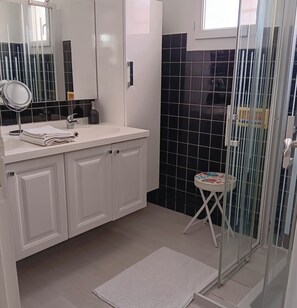 Sèche-cheveux, savon