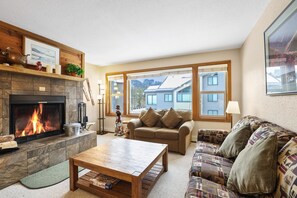 TV, fireplace