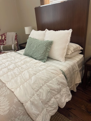 Iron/ironing board, Internet, bed sheets