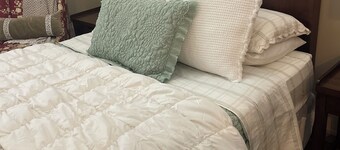 Charming 1-bedroom traditional apartment in enchanting Livingston.