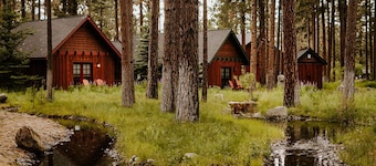 FivePine Lodge & Cabins - Caboose Cabin