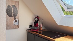 Kaffetrakter/tekoker, kjøleskap, mikrobølgeovn og ovn