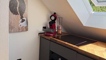 KĂŒhlschrank, Mikrowelle, Ofen, Herdplatte