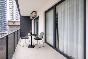 Appartement, 1 grand lit et 1 canapé-lit, balcon, vue sur la mer | Balcon