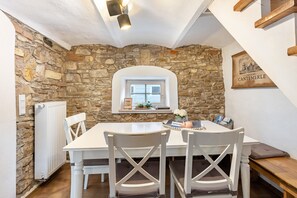 Dining - Holiday Home 'Ilmhaus' with Wi-Fi (Pförring)