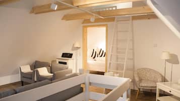 6 bedrooms, iron/ironing board, WiFi, bed sheets