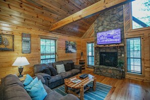 TV, fireplace - Panther Creek-2 BR-Timber Creek Trails (Broken Bow)