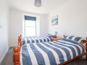5 bedrooms, individually decorated, individually furnished, free WiFi - Tregundy Farmhouse (Perranporth)