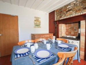 Dining - Tregundy Farmhouse (Perranporth)