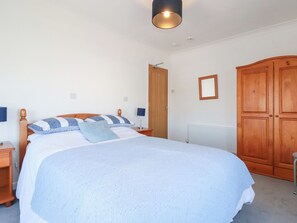 5 bedrooms, individually decorated, individually furnished, free WiFi - Tregundy Farmhouse (Perranporth)