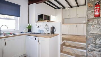 Cookware/dishes/utensils