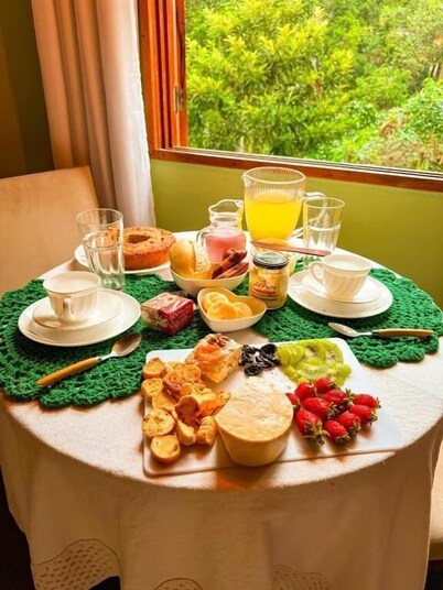 Chalé com hidro e café da manhã