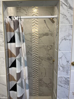 Dusche, Handtücher, Seife, Toilettenpapier