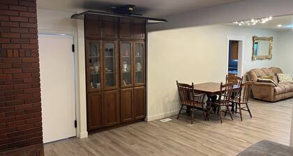 Refurnished and spacious 4 bedroom house, Sleeps 10!
