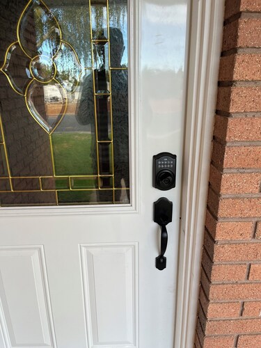 Refurnished and spacious 4 bedroom house, Sleeps 8!