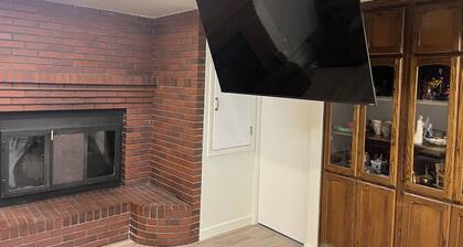 Refurnished and spacious 4 bedroom house, Sleeps 10!