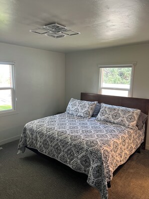 4 bedrooms, iron/ironing board, free WiFi, bed sheets